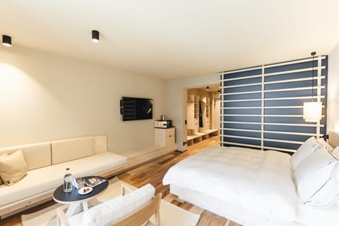 Comfort Room | 1 bedroom, hypo-allergenic bedding, minibar, in-room safe