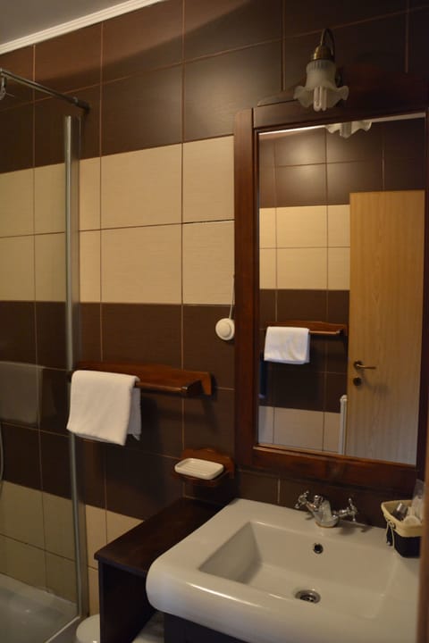 Comfort Double or Twin Room, Balcony | Bathroom | Shower, free toiletries, hair dryer, towels