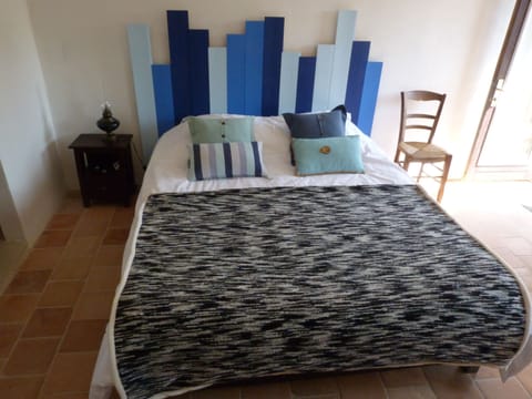 Double Room (Paisibleue) | Individually decorated, individually furnished, free WiFi, bed sheets