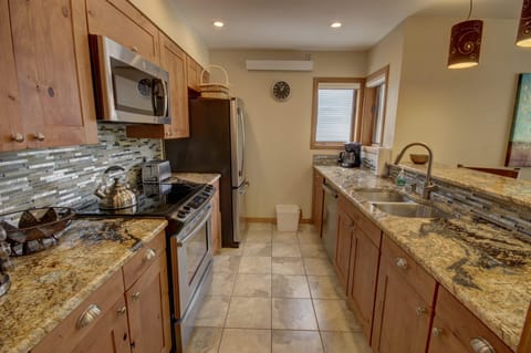 Signature Condo, 2 Bedrooms, Balcony, Mountain View (Ski Run 201) | Private kitchen | Full-size fridge, microwave, coffee/tea maker, cookware/dishes/utensils