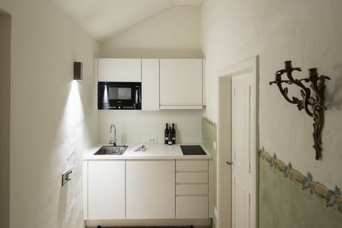 Superior Suite, Balcony | Private kitchenette | Stovetop, electric kettle, cookware/dishes/utensils