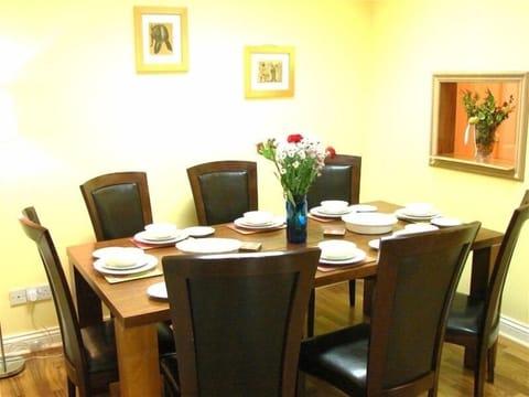 Dining Room - seats 8