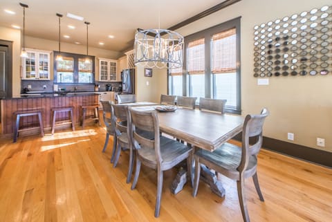 Dining Room to Kitchen view