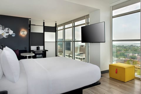 aloft, Room, 1 King Bed, Corner | In-room safe, blackout drapes, free cribs/infant beds, free WiFi