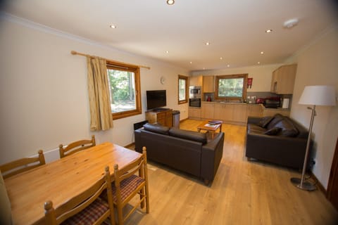 Lodge, 2 Bedrooms (Craigcoillich) | Living area | Smart TV, DVD player