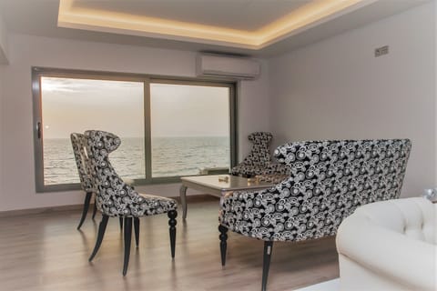 Deluxe Apartment, 1 Queen Bed with Sofa bed, Non Smoking, Sea View | Living room | LED TV