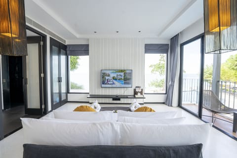 Beachfront Pool Villa | Premium bedding, minibar, in-room safe, individually furnished