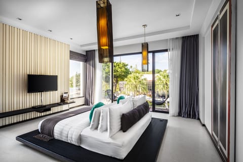 Beachfront Pool Villa | Premium bedding, minibar, in-room safe, individually furnished