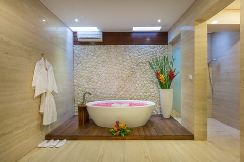 Villa, 3 Bedrooms, Private Pool, Pool View | Deep soaking bathtub