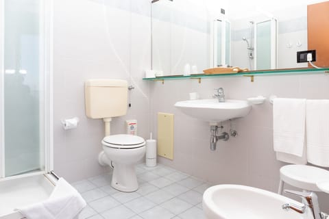 Deluxe Room, 1 Queen Bed, Lake View, Tower | Bathroom | Shower, hair dryer, slippers, bidet