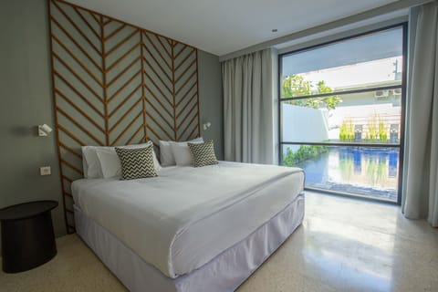 1 bedroom, premium bedding, minibar, in-room safe