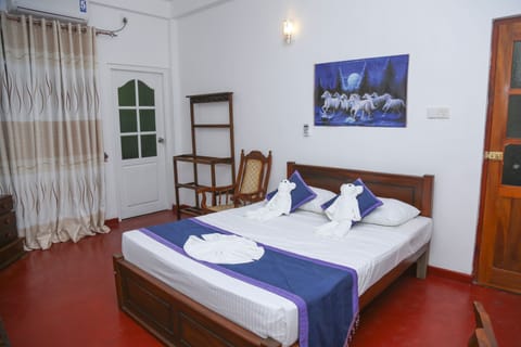 Deluxe Room | Laptop workspace, free WiFi, bed sheets