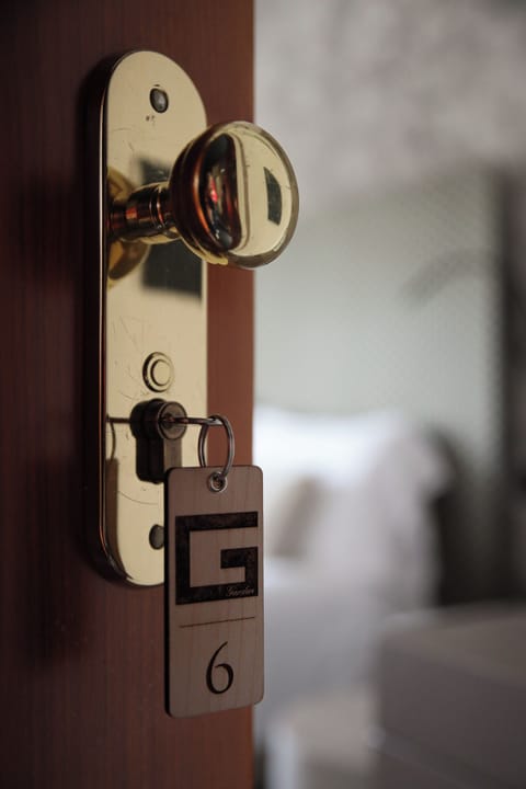 Comfort Double Room, 1 Queen Bed, Non Smoking | Minibar, free cribs/infant beds, bed sheets