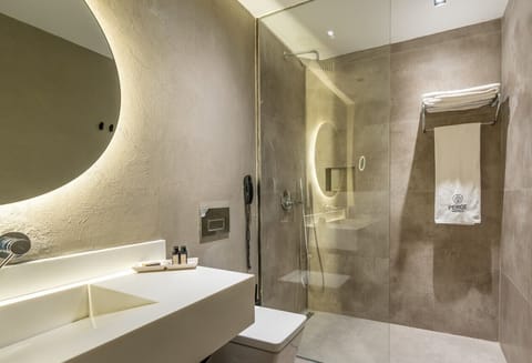 Standard Room Garden View | Bathroom | Shower, rainfall showerhead, free toiletries, hair dryer