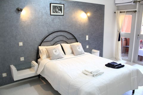 Deluxe Double Room, Non Smoking, Balcony | Desk, soundproofing, free WiFi, bed sheets