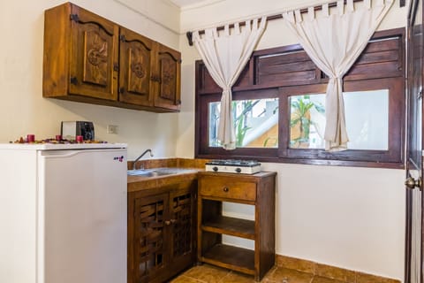 Family Suite, Multiple Beds, Non Smoking (Master Suite) | Private kitchen | Microwave