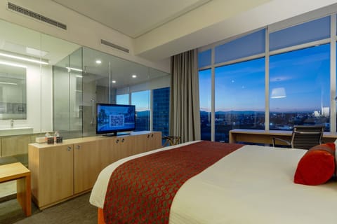 Suite King SJK | 1 bedroom, premium bedding, in-room safe, blackout drapes