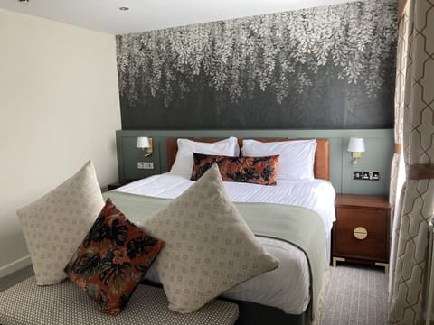 Executive Double Room | Desk, WiFi, bed sheets