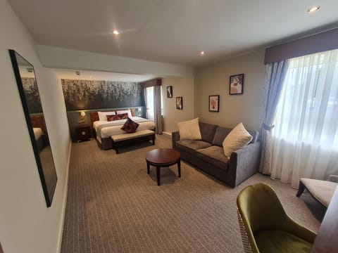 Executive Double Room | Desk, WiFi, bed sheets