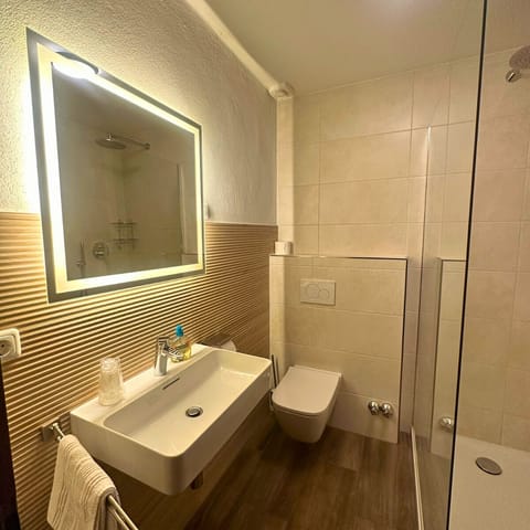 Basic Room, Balcony (5 beds room) | Bathroom | Combined shower/tub, hair dryer, towels