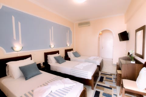 Standard Triple Room | Minibar, soundproofing, free WiFi, bed sheets