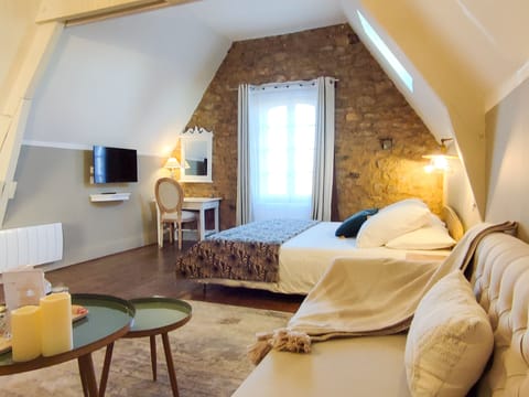 Junior Suite | Individually decorated, individually furnished, desk, blackout drapes