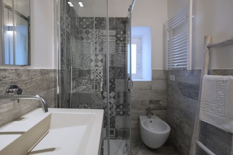 Superior Double Room | Bathroom | Shower, rainfall showerhead, hair dryer, bidet