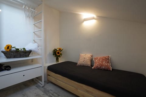 Single Room | Minibar, desk, free cribs/infant beds, free WiFi