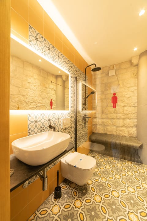 Deluxe Double Room | Bathroom | Combined shower/tub, deep soaking tub, free toiletries, hair dryer