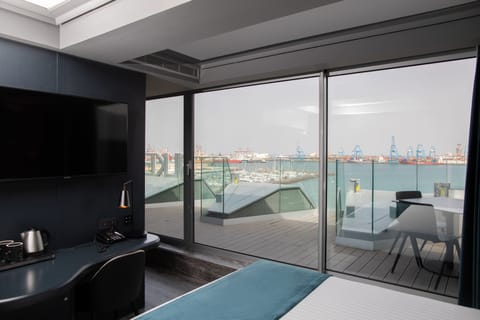 Premium Room, Sea View | 1 bedroom, down comforters, minibar, desk