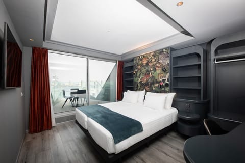 Premium Room, Sea View | 1 bedroom, down comforters, minibar, desk