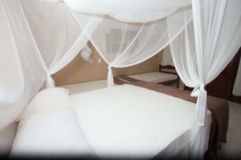 Standard Room | Free WiFi, bed sheets