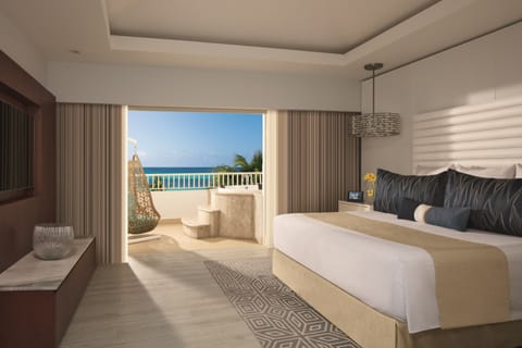 Preferred Club Presidential Suite | Beach/ocean view