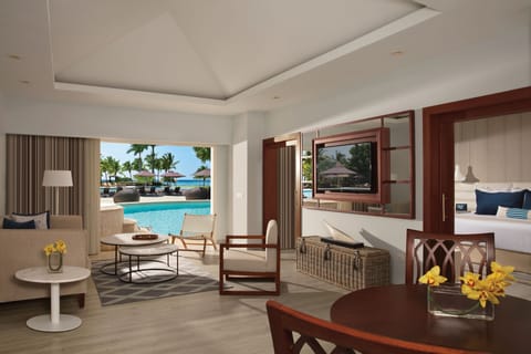 Preferred Club Master Suite Ocean Front | Living area | LCD TV, MP3 dock