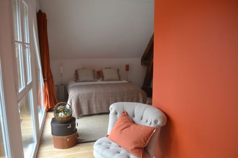 Classic Double Room, 1 Queen Bed, Non Smoking | Individually decorated, individually furnished, bed sheets