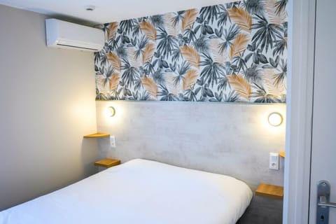 Double Room, Private Bathroom | Desk, free WiFi, bed sheets