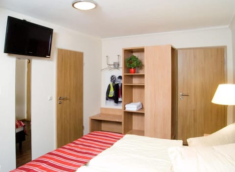 Double Room | 1 bedroom, in-room safe, desk, laptop workspace