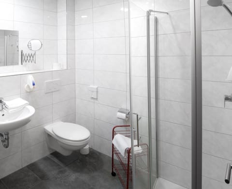 Double Room | Bathroom | Shower, hair dryer, towels