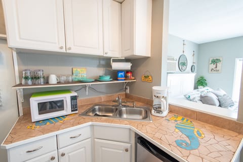 Alligator Room | Private kitchenette | Fridge, microwave, stovetop, coffee/tea maker