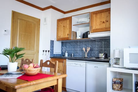 Enjoy a quick snack in your kitchen.