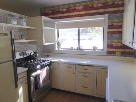 Kitchen with everything you need.