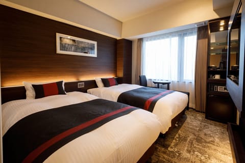 Standard Twin Room, Private Bathroom | In-room safe, desk, blackout drapes, free WiFi