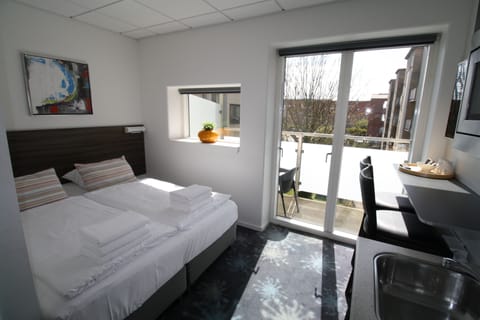 Double Room, Balcony | Blackout drapes, soundproofing, iron/ironing board, free WiFi