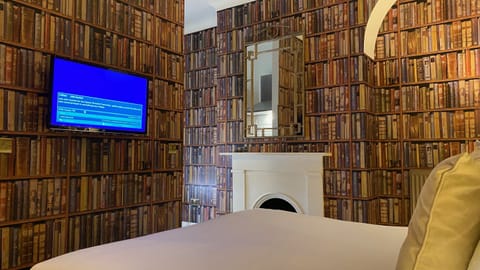 Apartment, 1 Bedroom (The Library) | Iron/ironing board, free WiFi, bed sheets