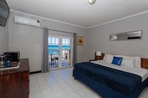 City Studio, 1 King Bed, Ocean View | Egyptian cotton sheets, pillowtop beds, individually furnished