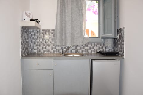 Studio, 1 Bedroom | Private kitchenette | Fridge, stovetop, electric kettle, cookware/dishes/utensils