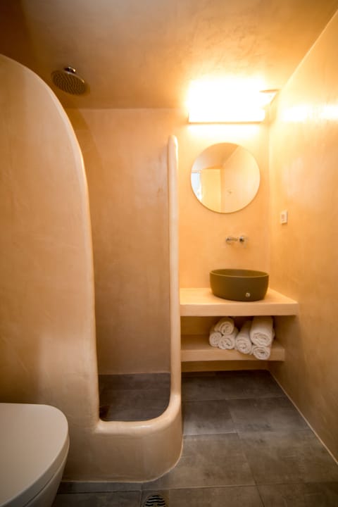 Studio, 1 Bedroom | Bathroom | Shower, hair dryer, towels