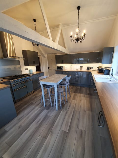 New Modern Kitchen added November 2020
