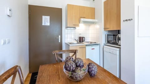 Enjoy all your meals around the dining table.