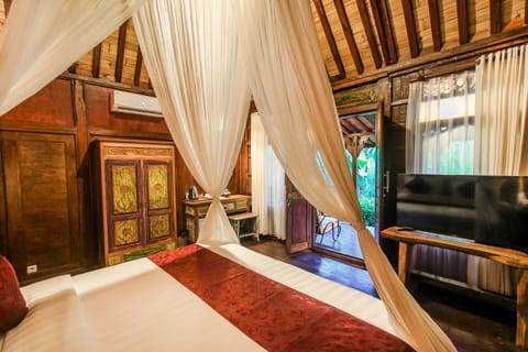 Traditional Bungalow, Garden View | Egyptian cotton sheets, premium bedding, minibar, in-room safe